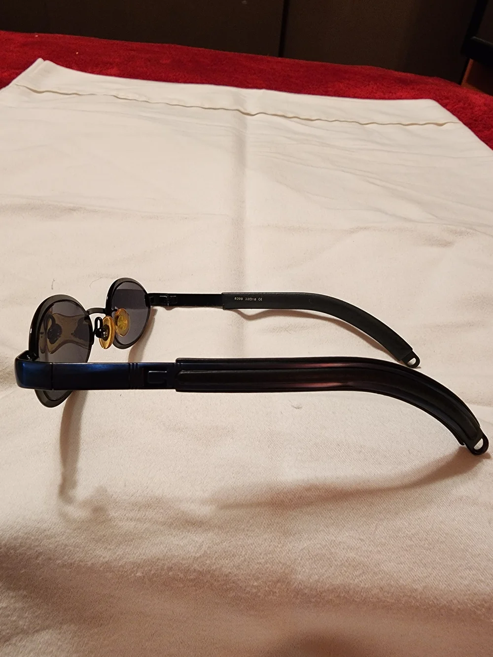Gucci Navy Blue Metal Small Oval Unisex Aviator Sunglasses - Excellent Condition